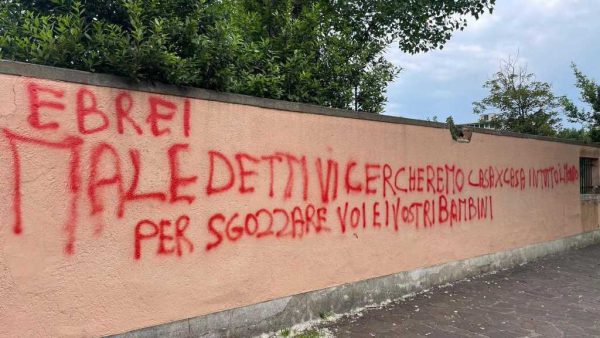 Orrore sul Lido di Venezia: “Ebrei, vi sgozzeremo”