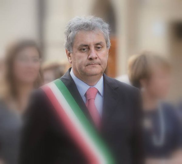 Boicottaggio Israele, il sindaco ha perso la voce