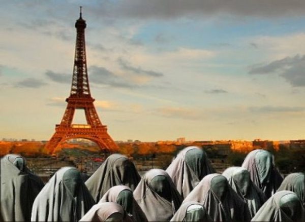 La disperazione di Macron: riconosce l’isola che non c’è