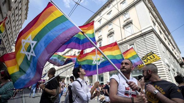 Anche i gay discriminano: “Fuori gli ebrei dal Roma Pride”